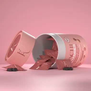 Tube Kyachi couché sur le côté, sachets se répandant, rendu 3D
