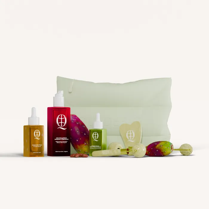 Le coffret cadeau Quedebio avec les trois huiles, la pochette et les outils en jade